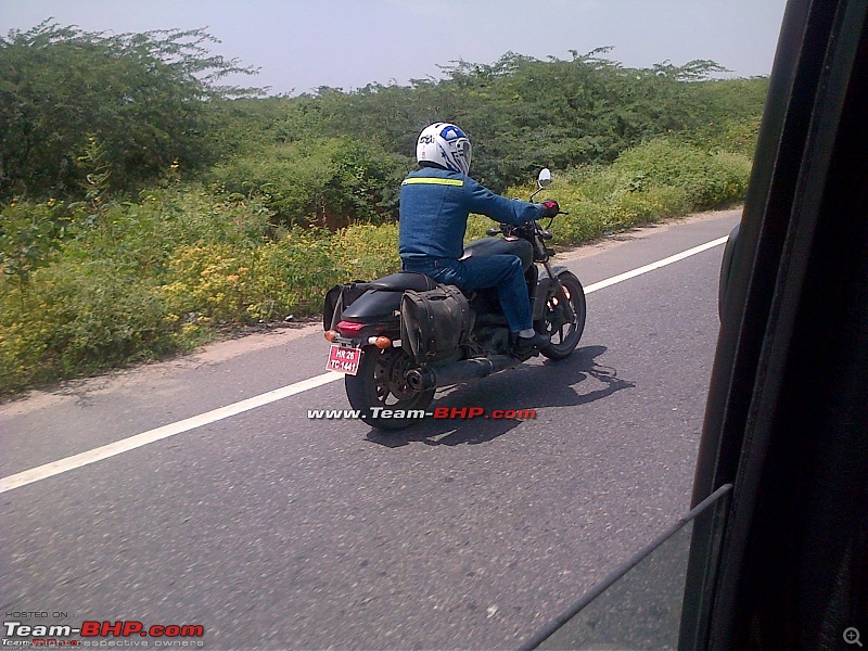 Scoop Pics : Unidentified Cruiser spotted Testing. EDIT: Harley-Davidson Street 750 !-img2013090500141.jpg