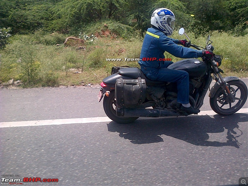 Scoop Pics : Unidentified Cruiser spotted Testing. EDIT: Harley-Davidson Street 750 !-img2013090500142.jpg