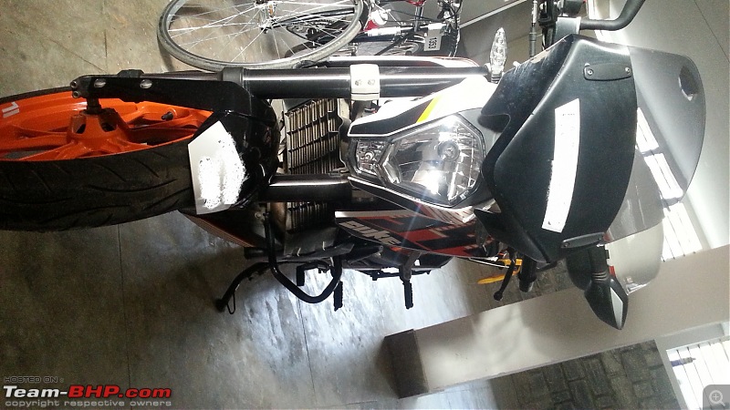 My Flamberge (KTM Duke 390) Ownership report - A middle aged man's perspective-black-windscreen.jpg