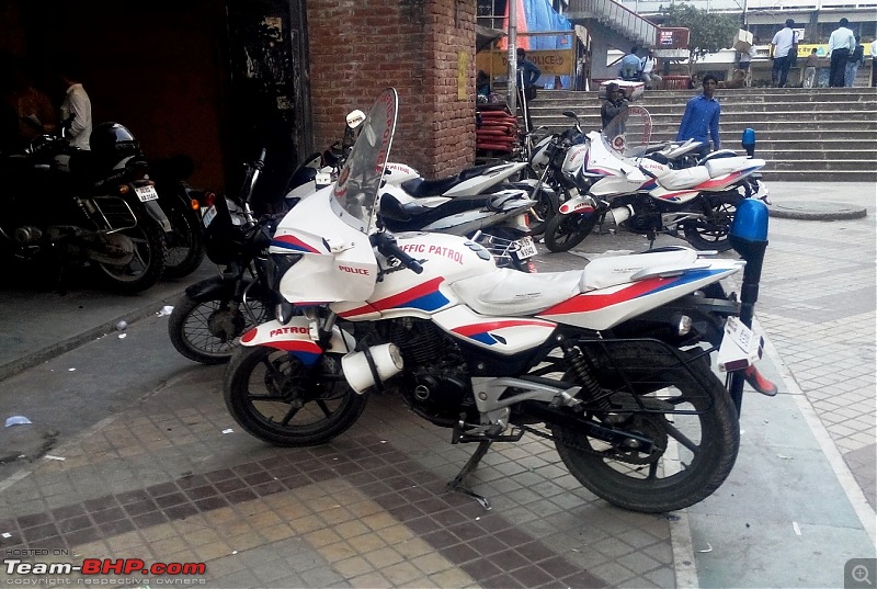 Delhi Traffic Police Pulsars modded in Goldwing style-2.jpg