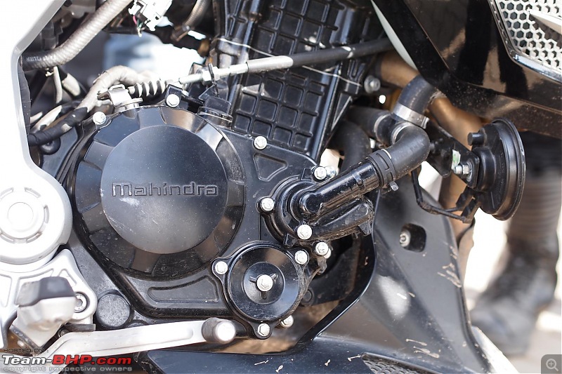 PIC : Mahindra's Mojo 300cc caught testing near Pune. EDIT: Now Launched-p8308446-large.jpg