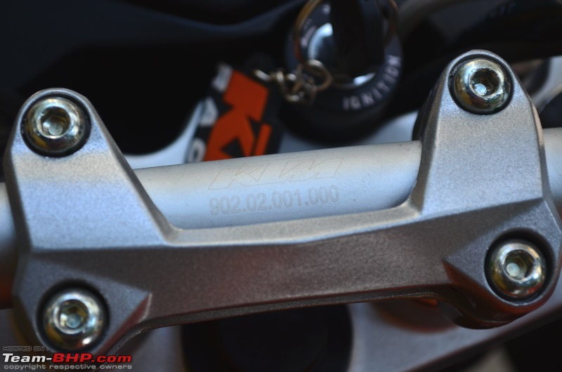 From XUV500 to Ertiga to Avenger to KTM Duke 200! How I fell in love with Orange-detail05-handle-bar-detail.jpg