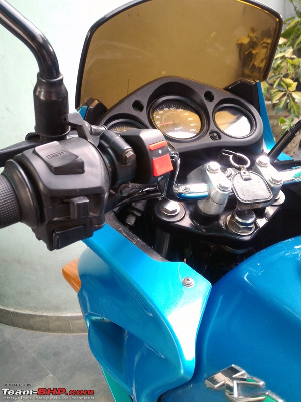 2004 Hero Honda Karizma - Still going strong-karizma-handlebar-hazard-switch_3.jpg