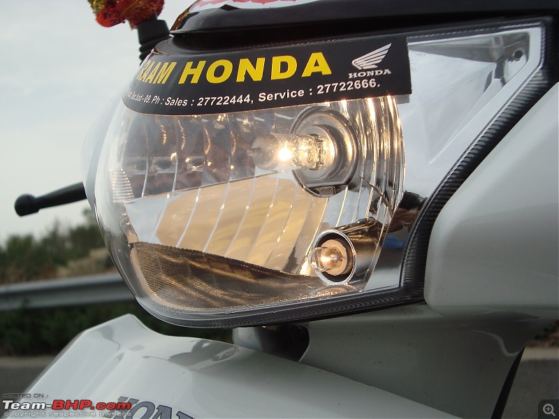 Review: Honda Activa 125 (Pearl Amazing White). EDIT - Now sold-32.-lights-action.jpg