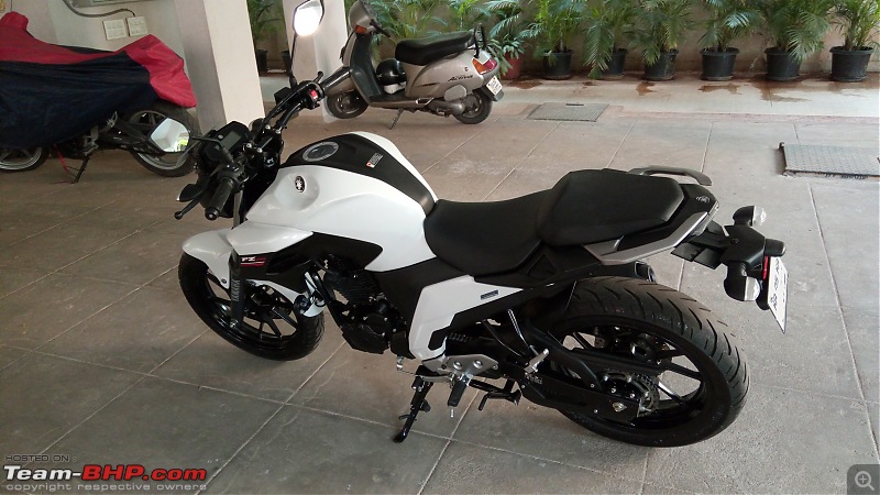 My White Japanese X-2 : The Yamaha FZ25-bike3.jpg