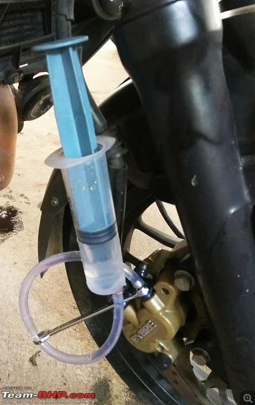 DIY: Brake flushing & bleeding on my Pulsar-reverse-bleeding-setup-ready.jpg