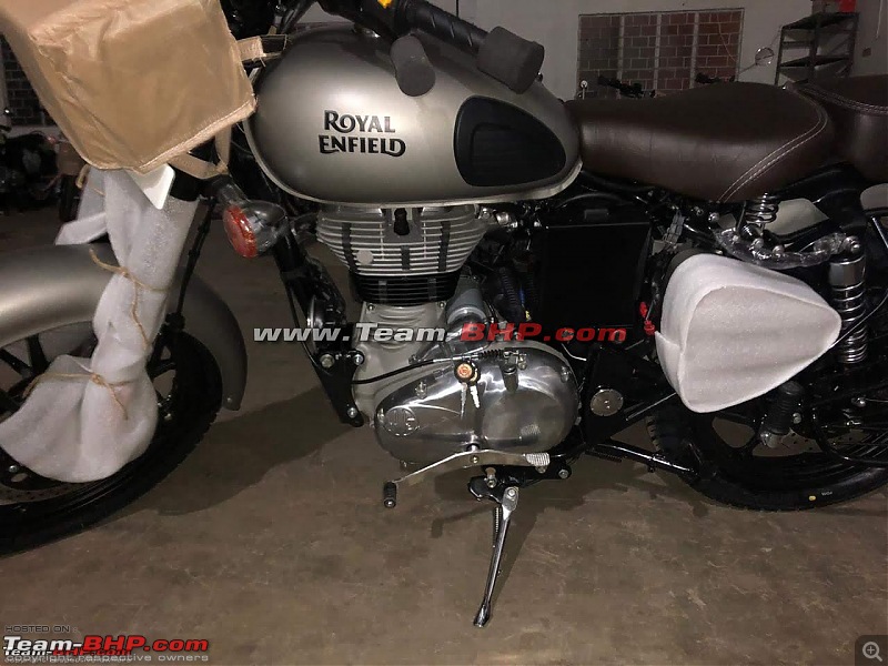 BS6 Royal Enfield Classic 350 spotted with new decals-4.jpg