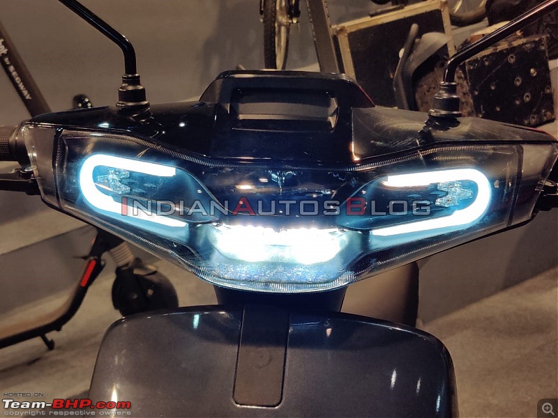 Bird ES1 electric scooter unveiled at Auto Expo 2020-headlight.jpg