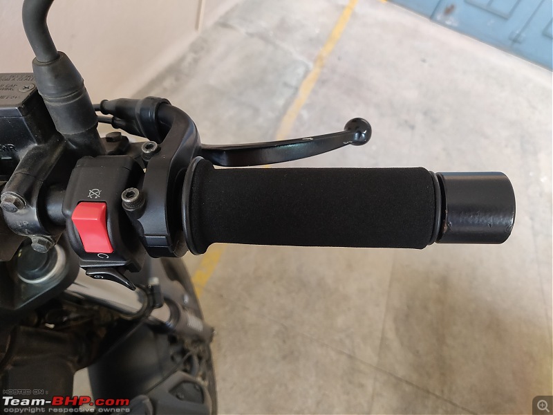 My Yamaha MT 15 Ownership Review-rd_95_grips_64.jpg