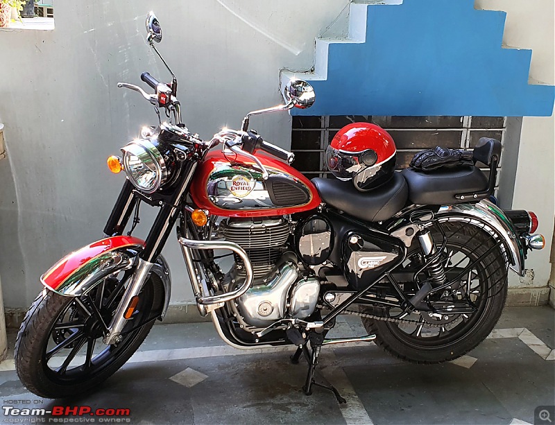 2023 Royal Enfield Classic 350 | Chrome Red | The Comprehensive Review-122with-helmet.jpg