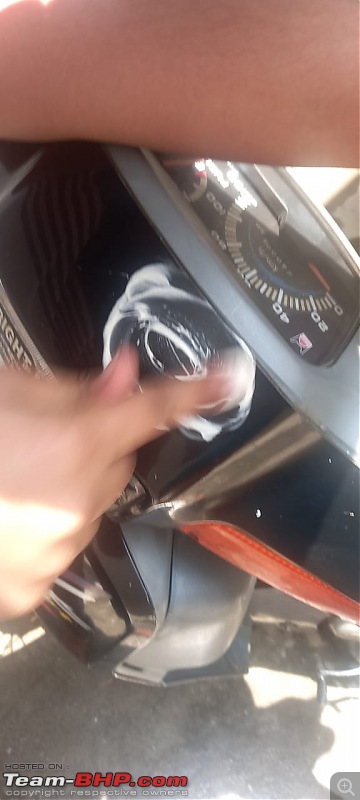 DIY: Compounding and wax polishing the Hero Honda Street!-applying-compound.jpeg
