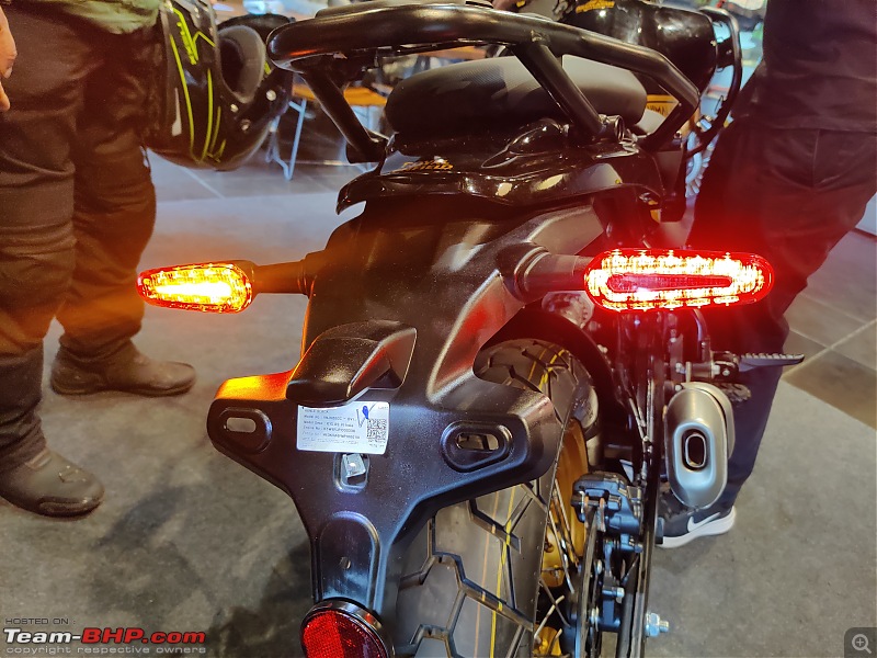 2023 Royal Enfield Himalayan 450 | Now officially revealed-indicators.jpg