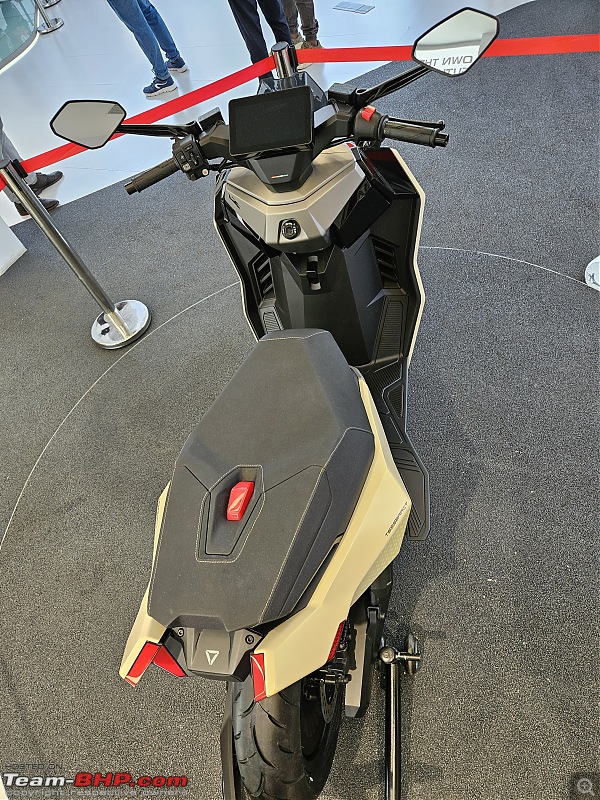 Ultraviolette Tesseract e-scooter launched at ₹1.2L ex-showroom-13.jpg