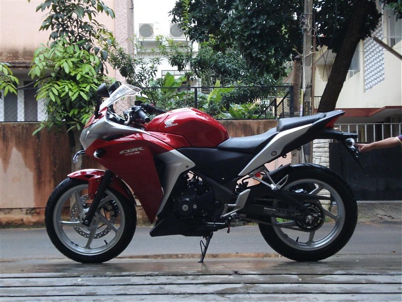 CBR250R gives relief to the RX after 14.5 years: Tale of two bikes-cbr-082-large.jpg