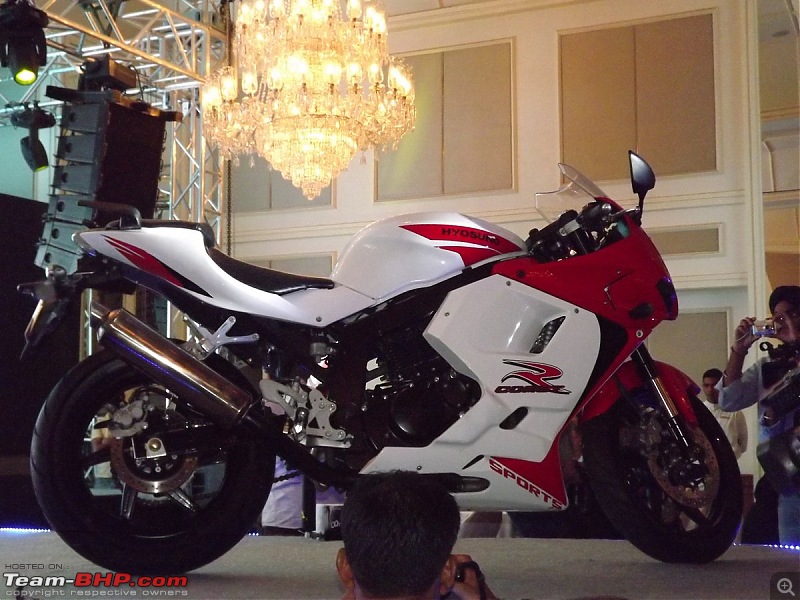 Hyosung GT250R: Big Boy Launched @ 2.75 Lakh-bike-profile-3.jpg