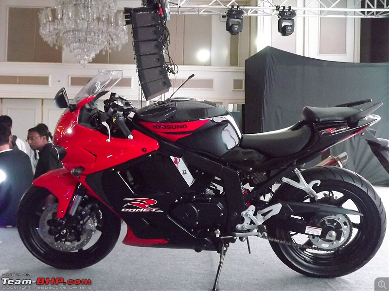 Hyosung GT250R: Big Boy Launched @ 2.75 Lakh-bike-profile-10.jpg