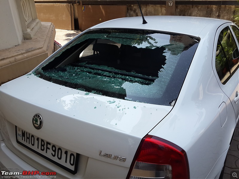Auto Glass - Windshield Experts (Mumbai)-skoda-rear-windshield-broken.jpg