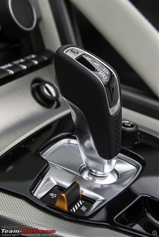 Jaguar F-Type : Driven-gearshift.jpg