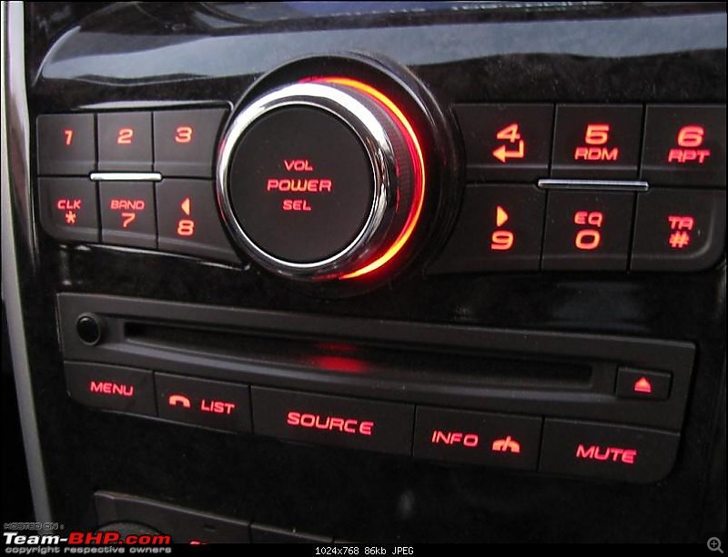 Mahindra XUV500 : Test Drive & Review-xuv-w6-music-controls.jpg
