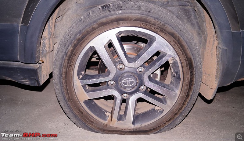 Tata Hexa : Official Review-hexa-flat-tyre.jpg