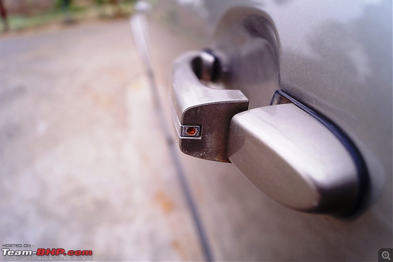 Tata Hexa : Official Review-poor-quality-rusting-stuck-door-handle.jpg