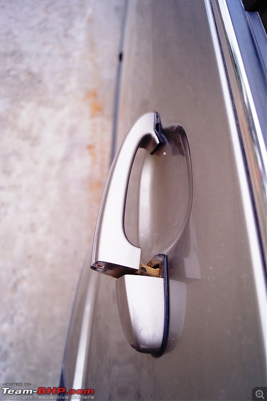 Tata Hexa : Official Review-poor-quality-stuck-door-handle.jpg