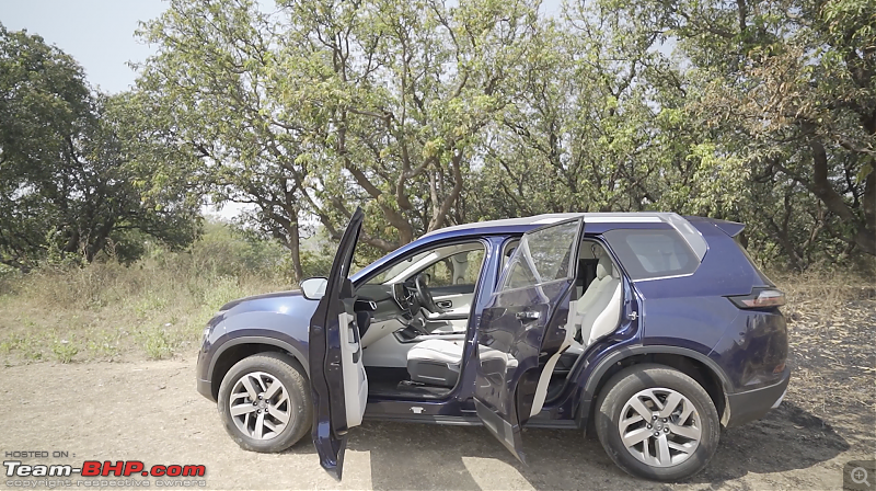 2021 Tata Safari Review-interiors.png