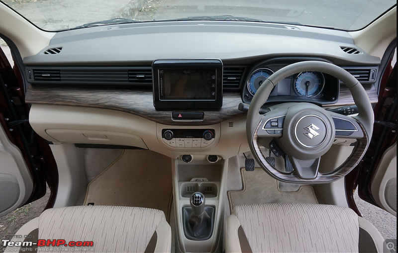 Hyundai Alcazar Review-ertiga-dashboard.png