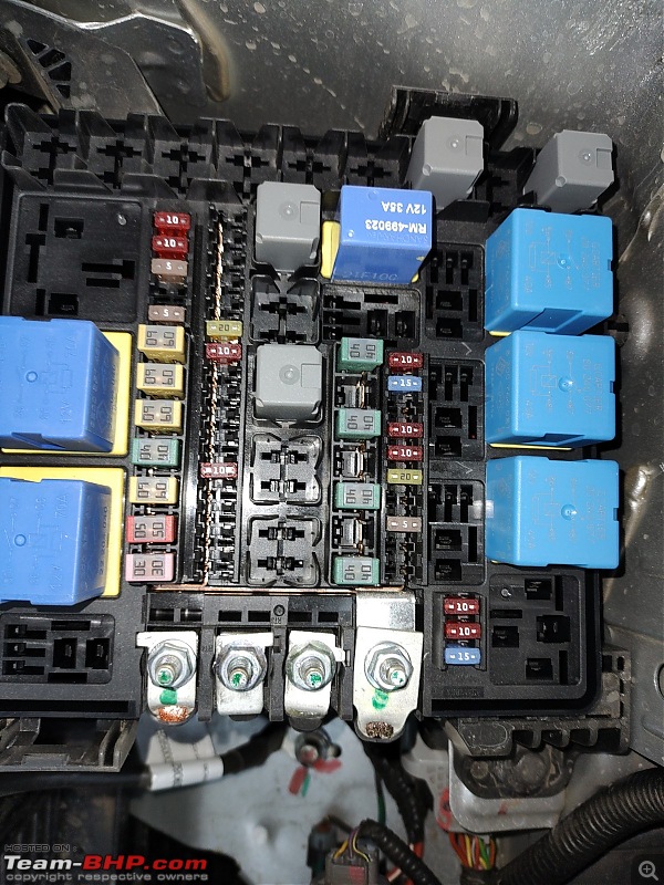 Mahindra XUV700 Review-fusebox.jpg