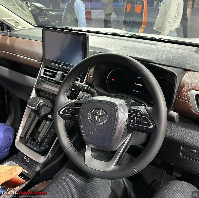 Toyota Innova Hycross Review-smartselect_20230116102631_instagram.jpg