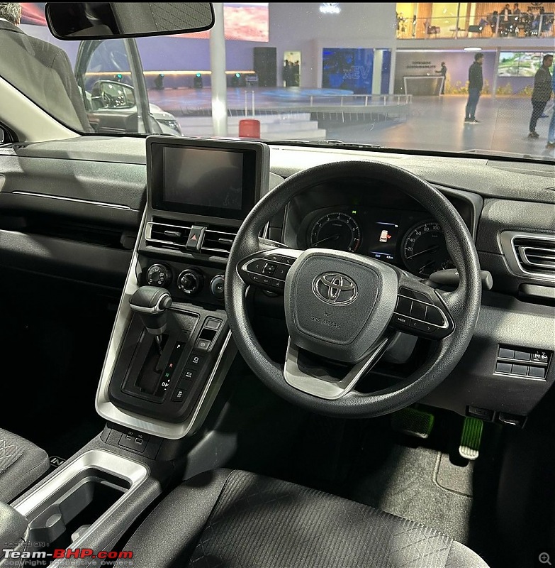 Toyota Innova Hycross Review-smartselect_20230116102711_instagram.jpg