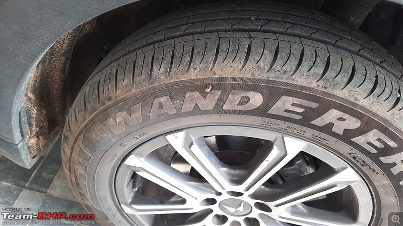 Mahindra XUV700 Review-tyre-puncture1.jpeg