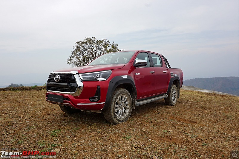 Toyota Hilux Review-2023toyotahilux01.jpg