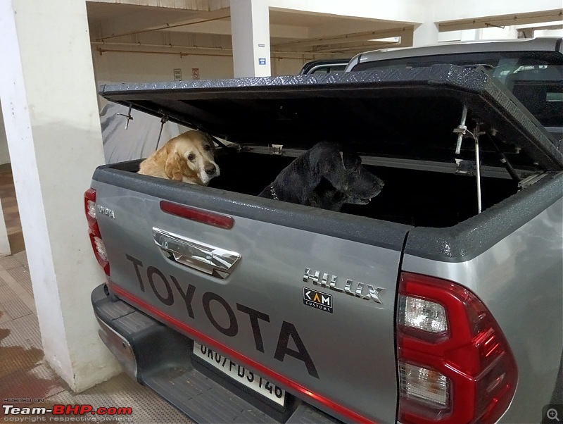 Toyota Hilux Review-loadlid2.jpeg