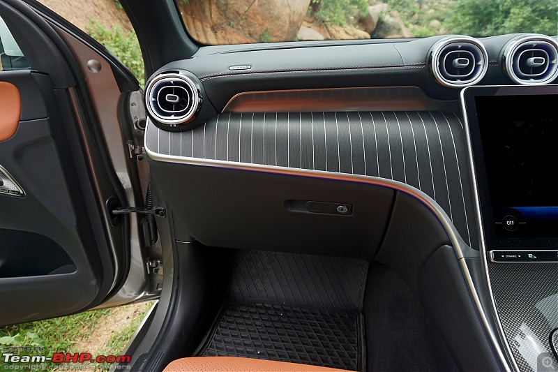 Mercedes GLC SUV Review-2023_mercedes_glc_interior_04.jpg