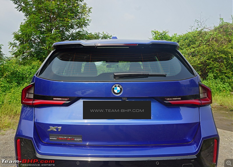 Central Rear Splitter (with vertical bars) BMW X1 M-Pack U11