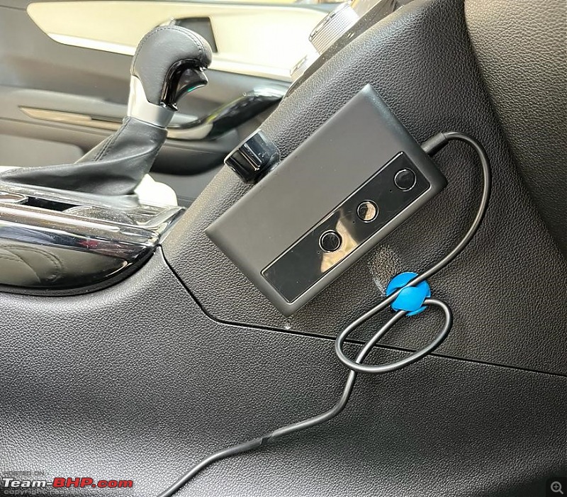 Mahindra XUV700 Review-charging-port-1.jpeg