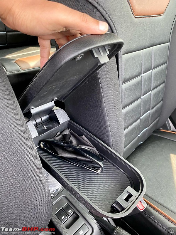 Maruti Jimny Review-armrest.jpeg