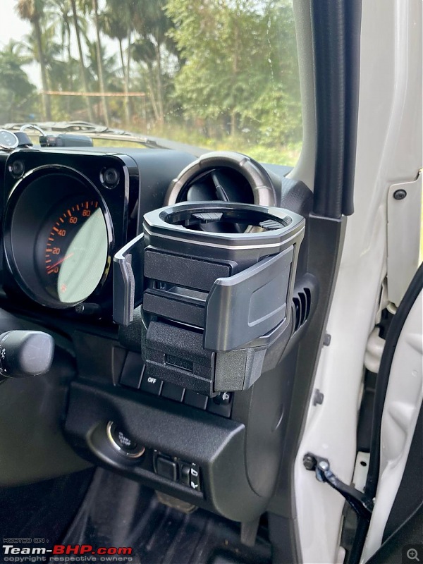 Maruti Jimny Review-cupholder.jpeg