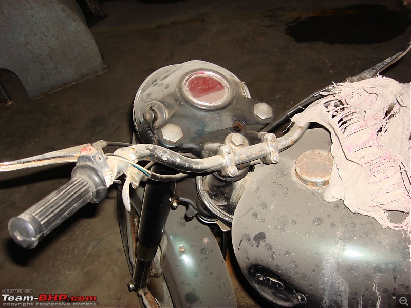 Can anyone please identify this BSA?-dsc00074.jpg