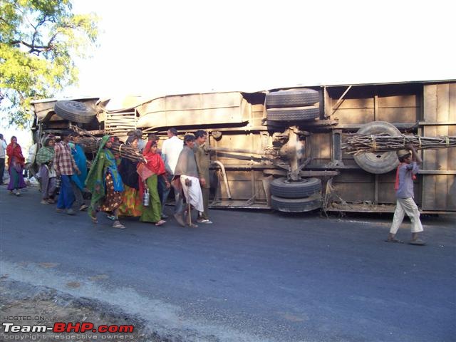 Accidents in India | Pics & Videos-bus4-small.jpg