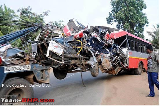 Accidents in India | Pics & Videos-ksrtc_road_side_tree.jpg