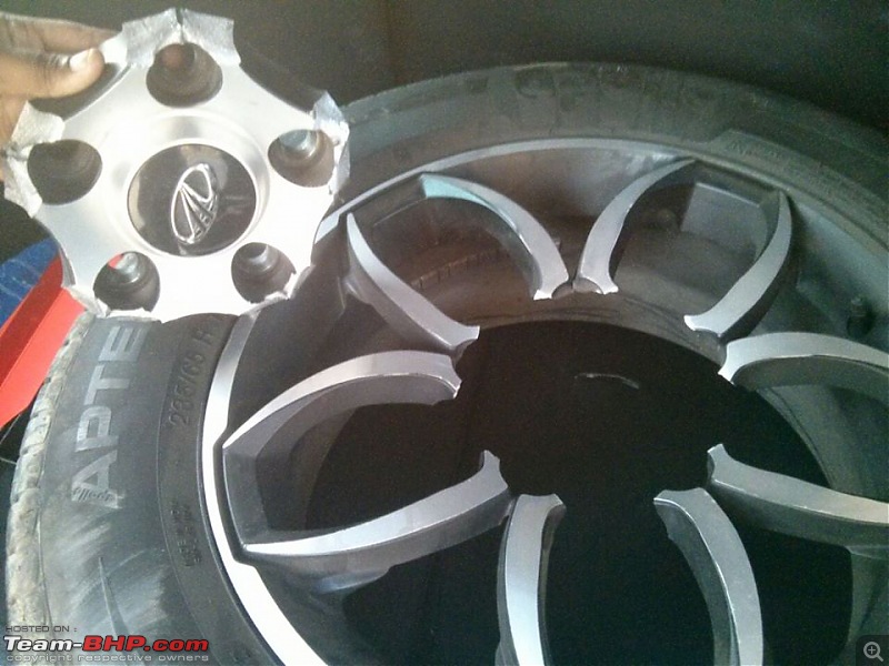 XUV500 safety issue: Weak alloy wheels. EDIT: Mahindra starts silent recall!-broken-alloy-3.jpg