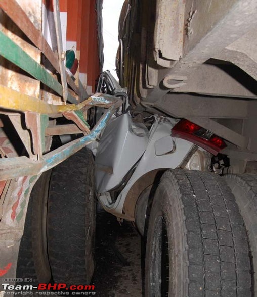 Accidents in India | Pics & Videos-accident7_14351765101.jpg