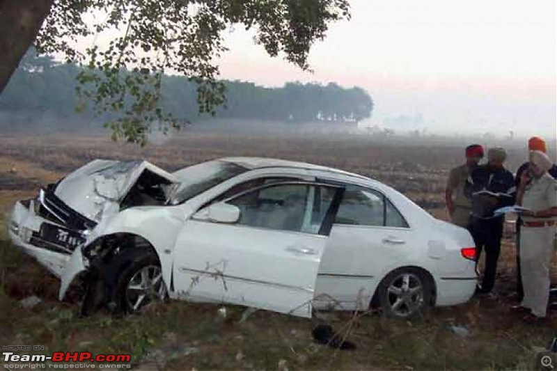 Which is the SAFEST seat in a car - front or rear?-thecarthatmetrwithaccident.jpg