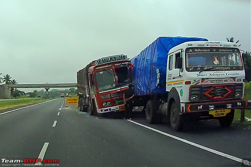 Pics: Accidents in India-vlcsnap2017080820h45m49s641.png