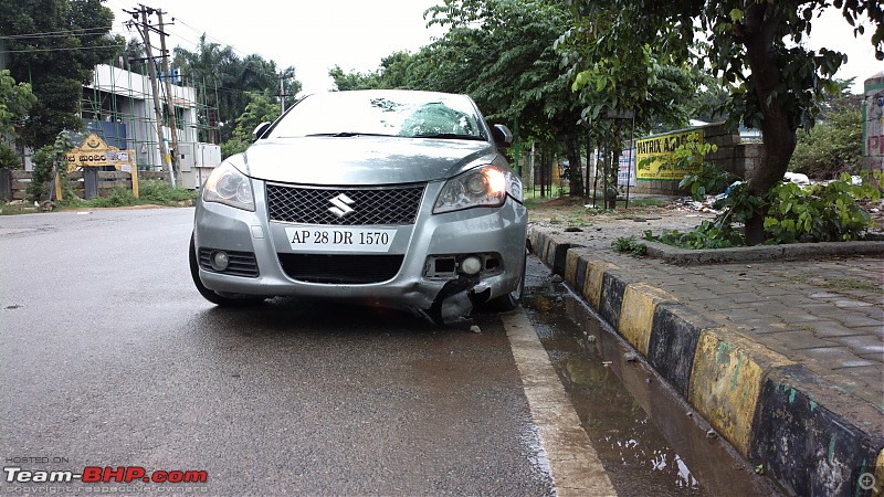Toyota Innova Crysta ZX rolls over thrice! None of the 7 airbags deploy-201407220121.jpg