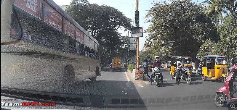 Bad Drivers - How do you spot 'em-cop-jumping-light-ashok-nagar-police-station.jpg