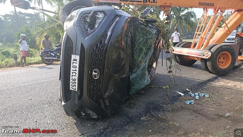 Pics: Accidents in India-tataharrieraccident1.jpg