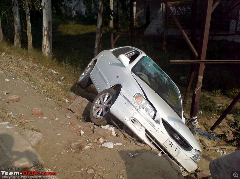 Accidents in India | Pics & Videos-crashed-accentk120.jpg